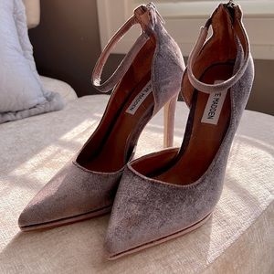 NWOT Brown Taupe Neutral Velvet Pointy Toe Heels